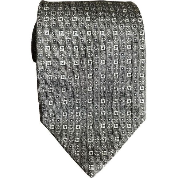 Gucci Men's Silk Necktie 3.5” Wide Silver Geometric Pattern Made in Italy - Picture 1 of 5